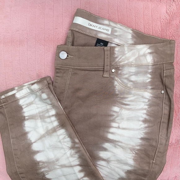 DKNY, NWT Tie Dye, Denim Jegging, Hippie Trail, Jeans, 16W, Plus - Picture 2 of 15